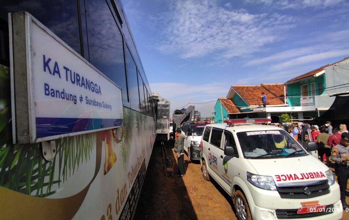 Kecelakaan Kereta Api KA Turangga dan Commuterline Bandung Raya di Petak Jalan Haurpugur – Cicalengka