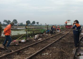 Perjalanan Kereta Kembali Normal, KA Cikuray Jadi KA Pertama Lewati Stasiun Cicalengka