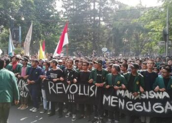 Tolak  Politik Dinasti, Mahasiswa di Jabar Turun Ke Jalan