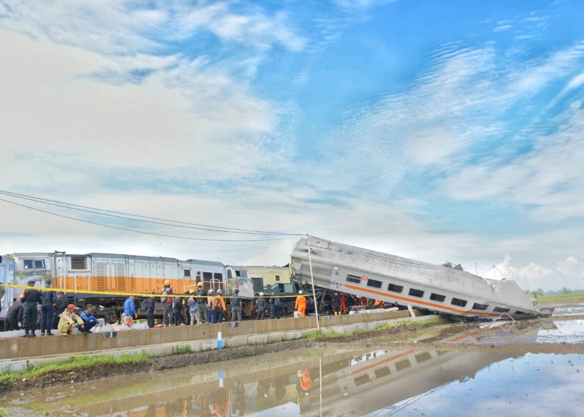 Update Kejadian Kecelakaan Kereta Api KA Turangga dan Commuterline Bandung Raya di Petak Jalan Haurpugur – Cicalengka