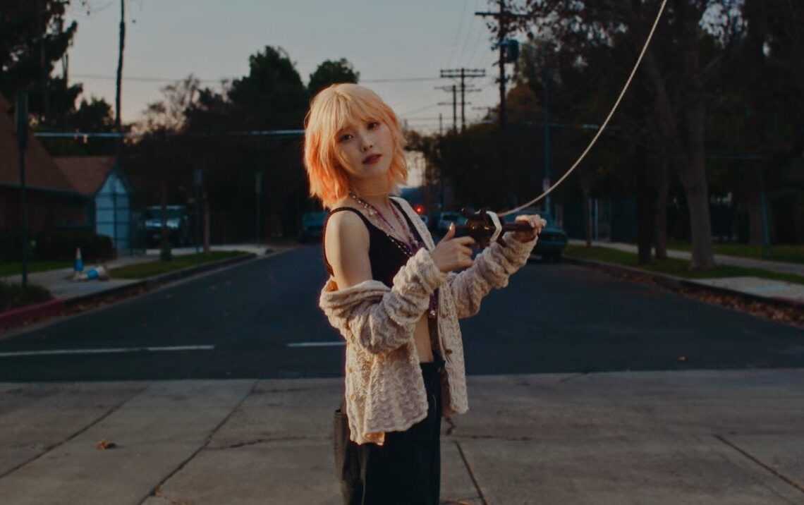 IU Kembali Menggebrak Dunia Musik dengan ‘Holssi”