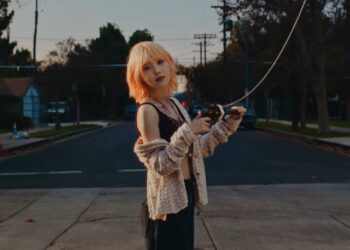 IU Kembali Menggebrak Dunia Musik dengan ‘Holssi”