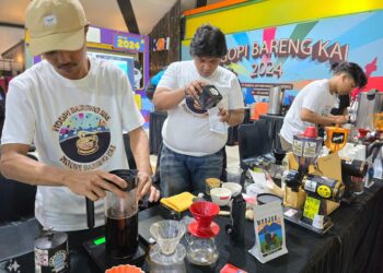 Hanya 2 Hari, Daop 2 Bandung Bagikan 3.750 Cup Kopi Gratis Bagi Pelanggan KA