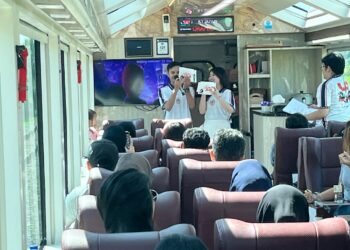 Viral! Daop 2 Lelang Sepatu Sneakers dalam Perjalanan KA Papandayan Panoramic