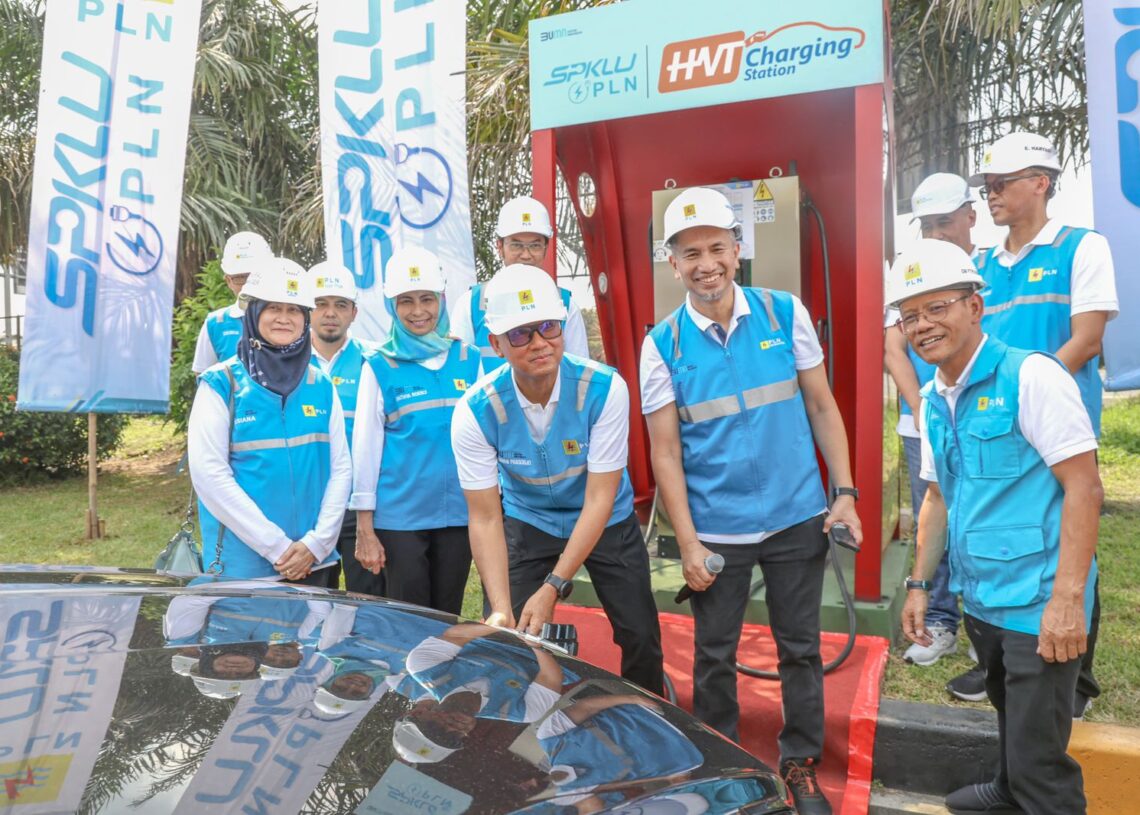 Dirut PLN Lakukan Inspeksi SPKLU Jalur Mudik, Pastikan 1.299 Unit Se-Indonesia Siaga Layani Pengguna Mobil Listrik