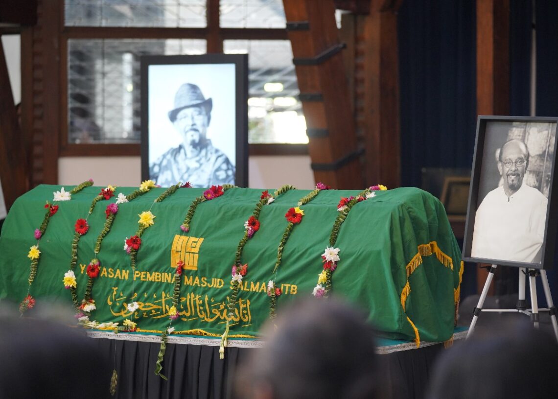 Obituari: Selamat Jalan Seniman Lintas Zaman, Prof. Emeritus Abdul Djalil Pirous