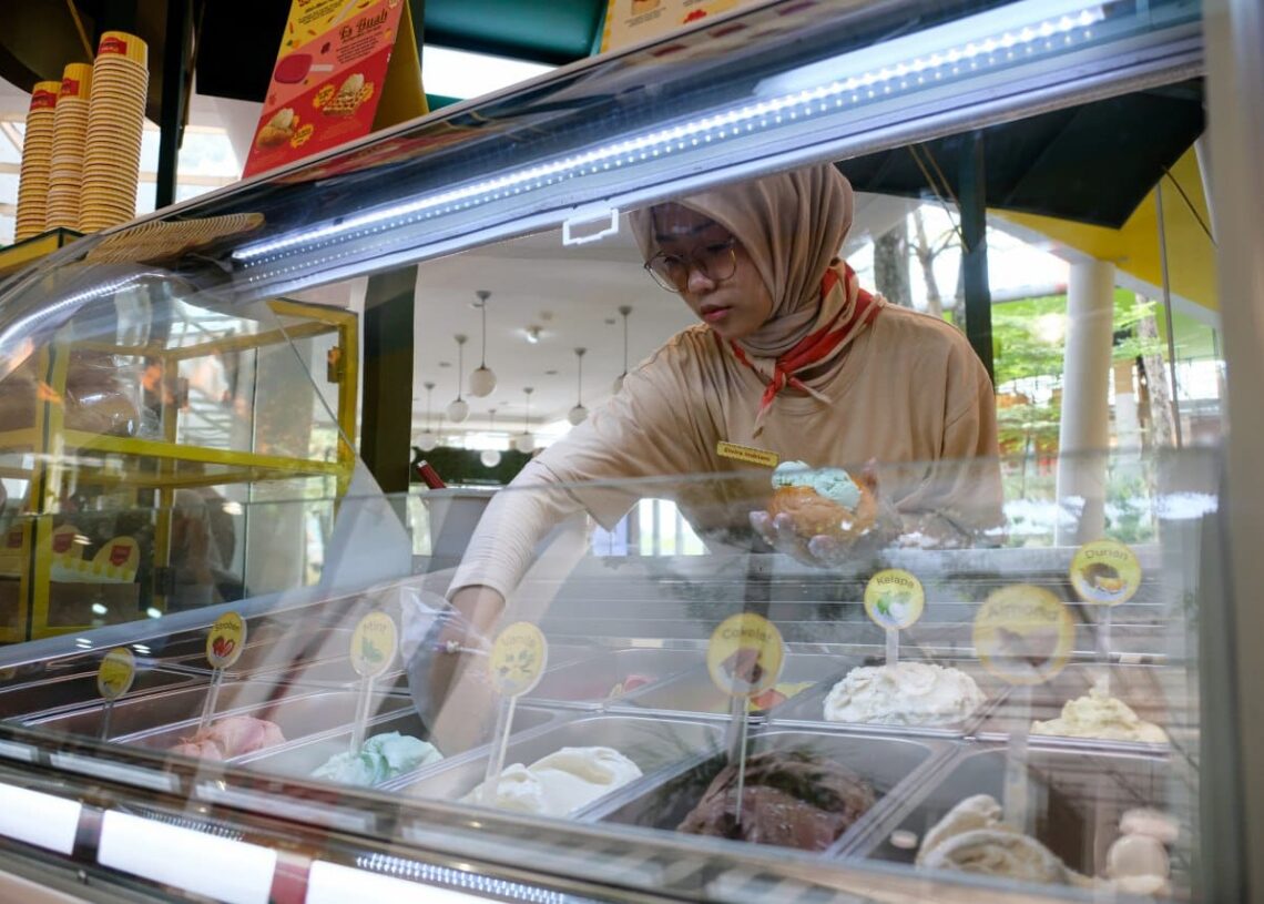 Ke Bandung Wajib Coba Rasa Unik Es Krim Tunggal, Dari Peyeum Hingga Rujak