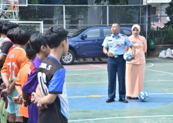 Danlanud Husein Sastranegara Berikan Bantuan Alat Olahraga ke Sekolah Angkasa