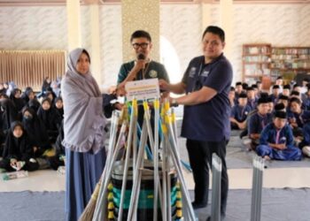 Wow! Harris POP! Festival Citylink Bandung Ajak Santri Pesantren Bersih-bersih Planet Bumi