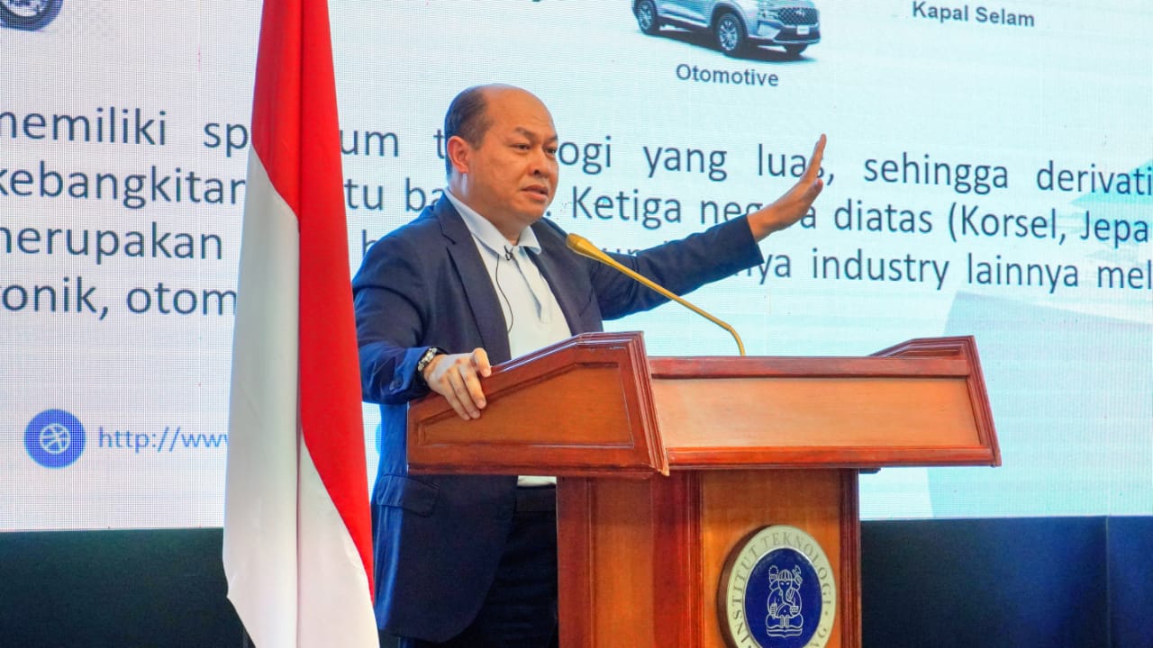 CEO PT PAL Indonesia, Kaharuddin Djenod, menyampaikan kuliah umum pada kegiatan PAL Goes to Campus di ITB, Jum'at (04/10)