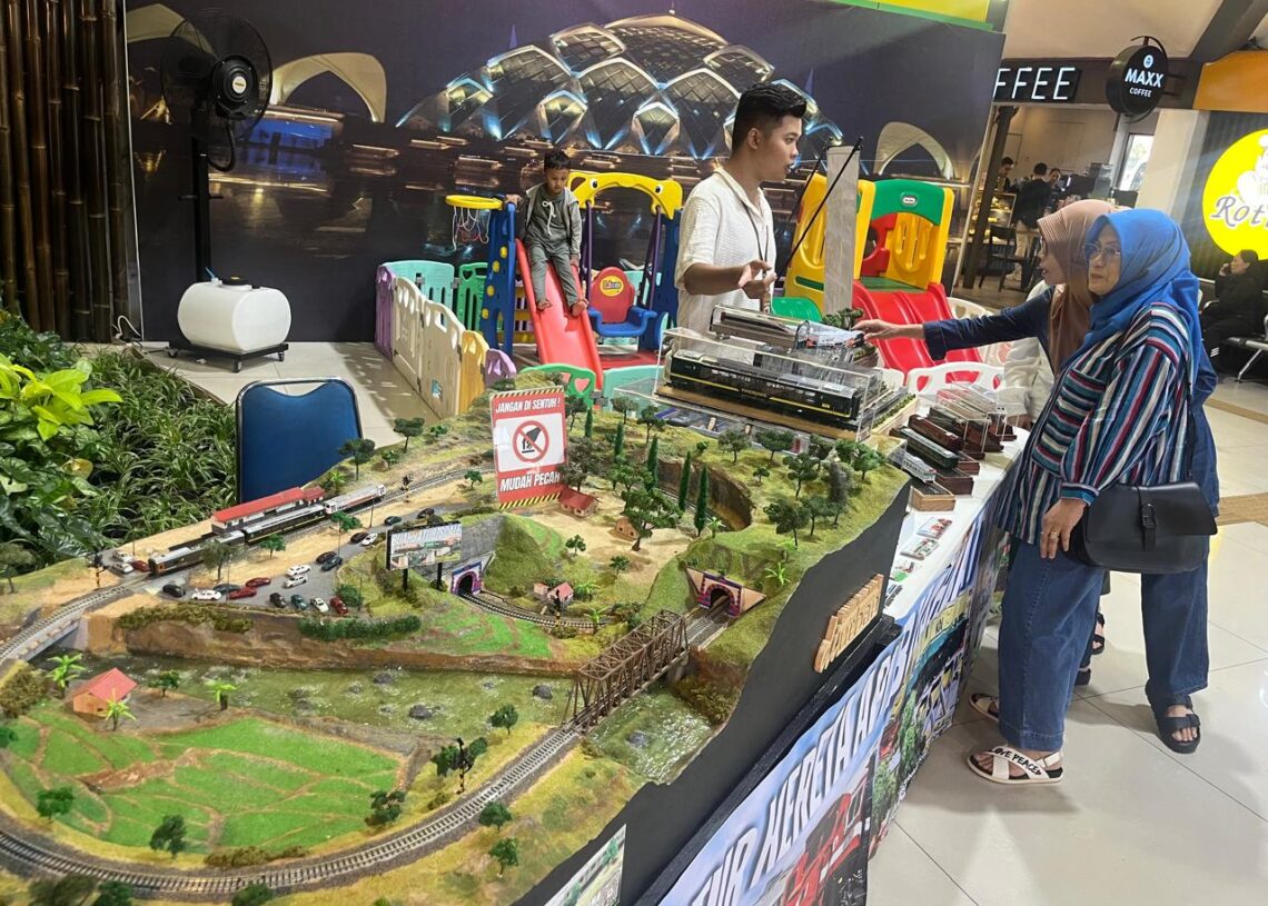 Diorama Miniatur KA Argo Parahyangan Hadir di Hall Stasiun Bandung