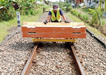 Tak Lagi Gunakan Bantalan Kayu, Ini 3 Keunggulan Bantalan Rel Sintetis