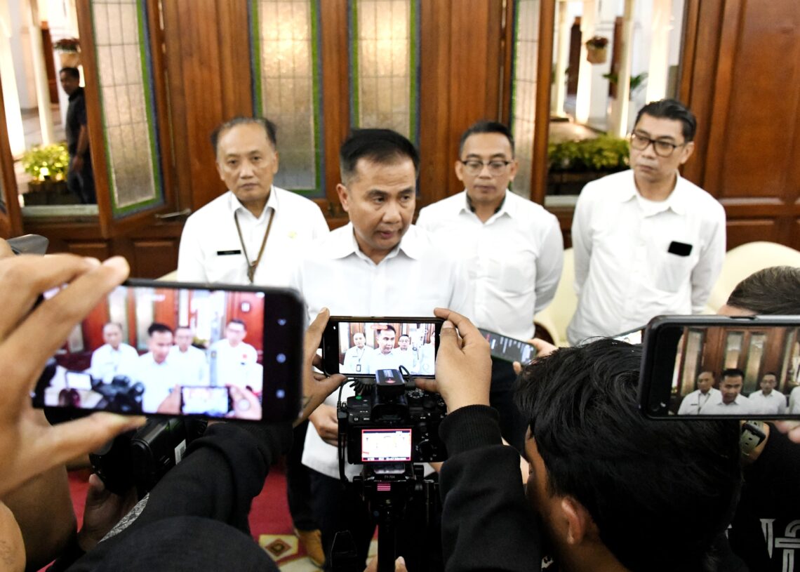 Bey Machmudin Umumkan Upah Sektoral 2025