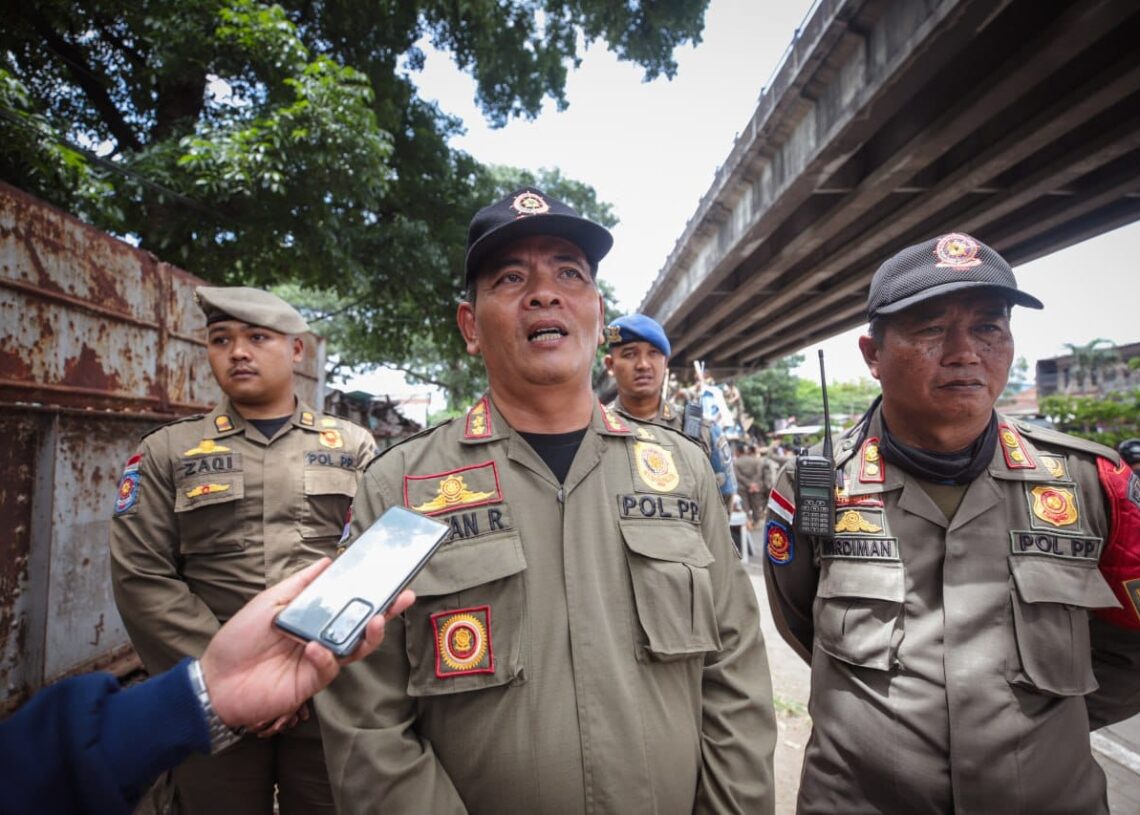 Tertibkan Bangunan Liar di Depan Balaiyasa Kircon, Satpol PP dan KAI Utamakan Negosiasi