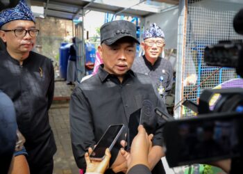 Gunungan Sampah di Pasar Caringan Bikin Pemkot Bandung Berang. Solusinya?