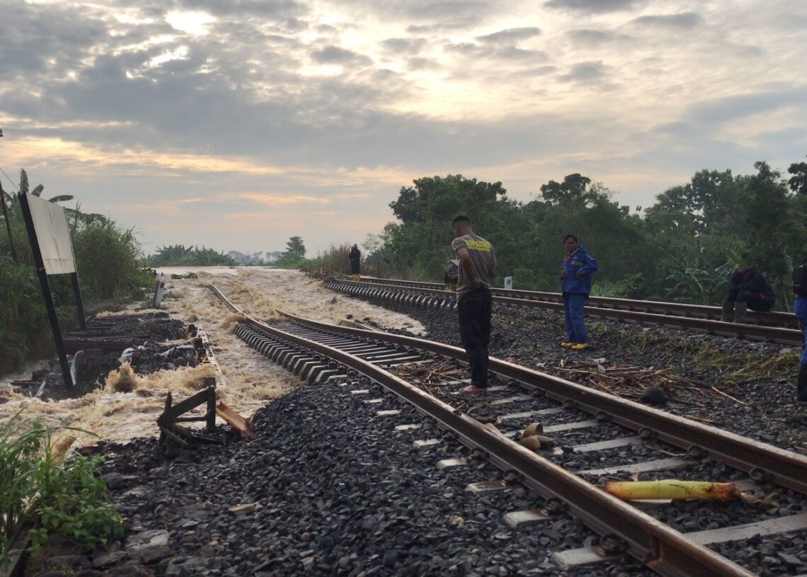 Banjir Genangi Petak Jalan Gubug-Karangjati, KAI Gunakan Pola Operasi Memutar