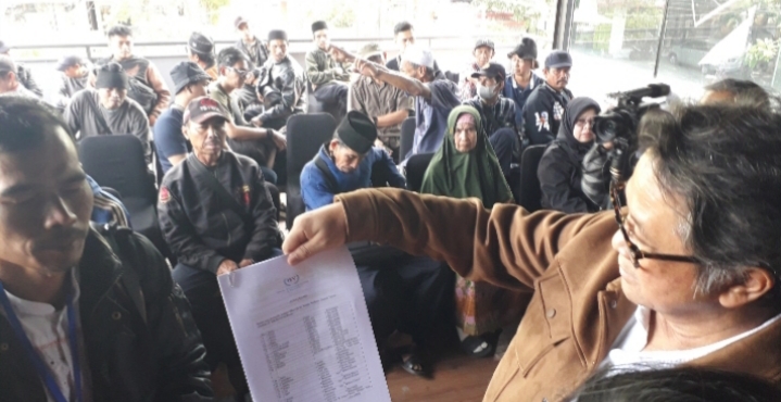 Puluhan Warga KBB Geruduk PLN UIP JBT