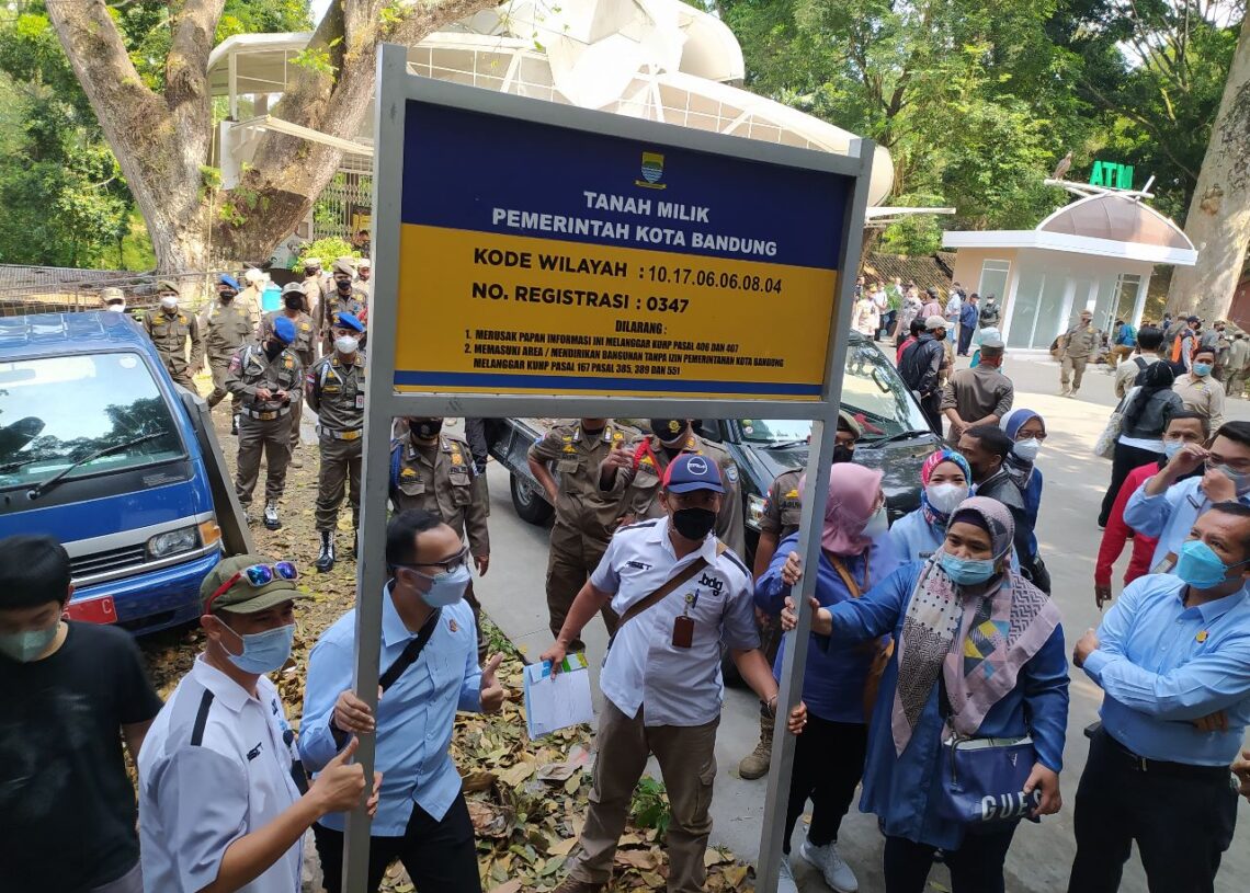 Bandung Zoo Disegel, Nasib Karyawan Belum Jelas