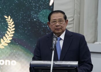 SBM ITB Anugrahkan Penghargaan Lifetime Achievement Pada Presiden RI Ke 6 SBY