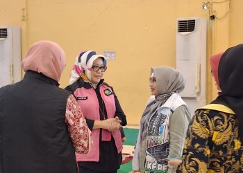 DP3AKB dan PKK Jawa Barat Salurkan Bantuan Bagi Korban Banjir di Bekasi