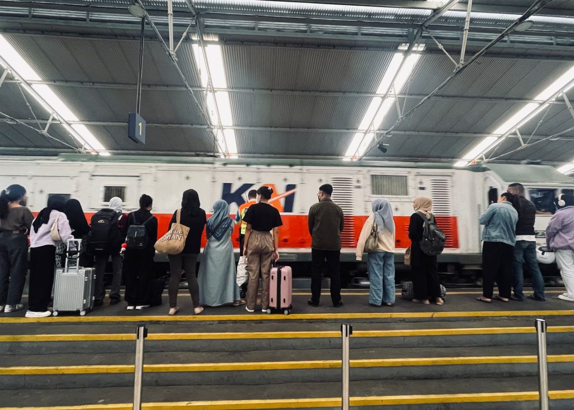 Hari Pertama Idul Fitri, KCI Wilayah 2 Bandung Layani 36 Ribu Pelanggan