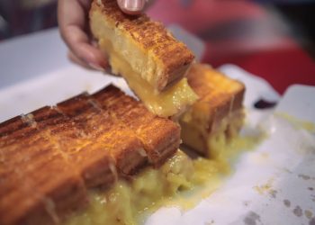 Bolu Bakar Tunggal Sajian Autentik Penuh Kehangatan