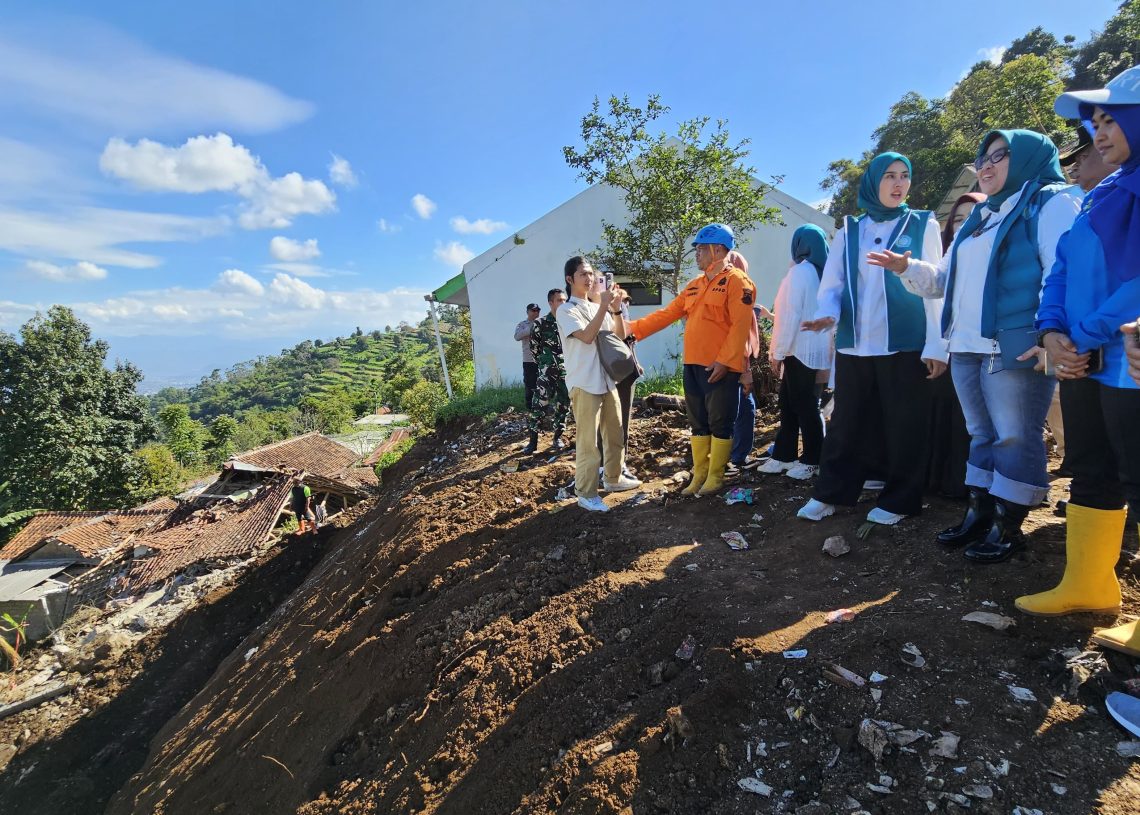 PKK Jabar Gerak Cepat Bantu Korban Longsor Lembang, Berawal dari Laporan Instagram