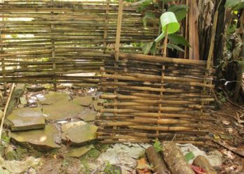 Ironi Tanah Subur, Air Tak Mengalir: Warga Cikawari Butuh 4 Km Selang untuk Hidup