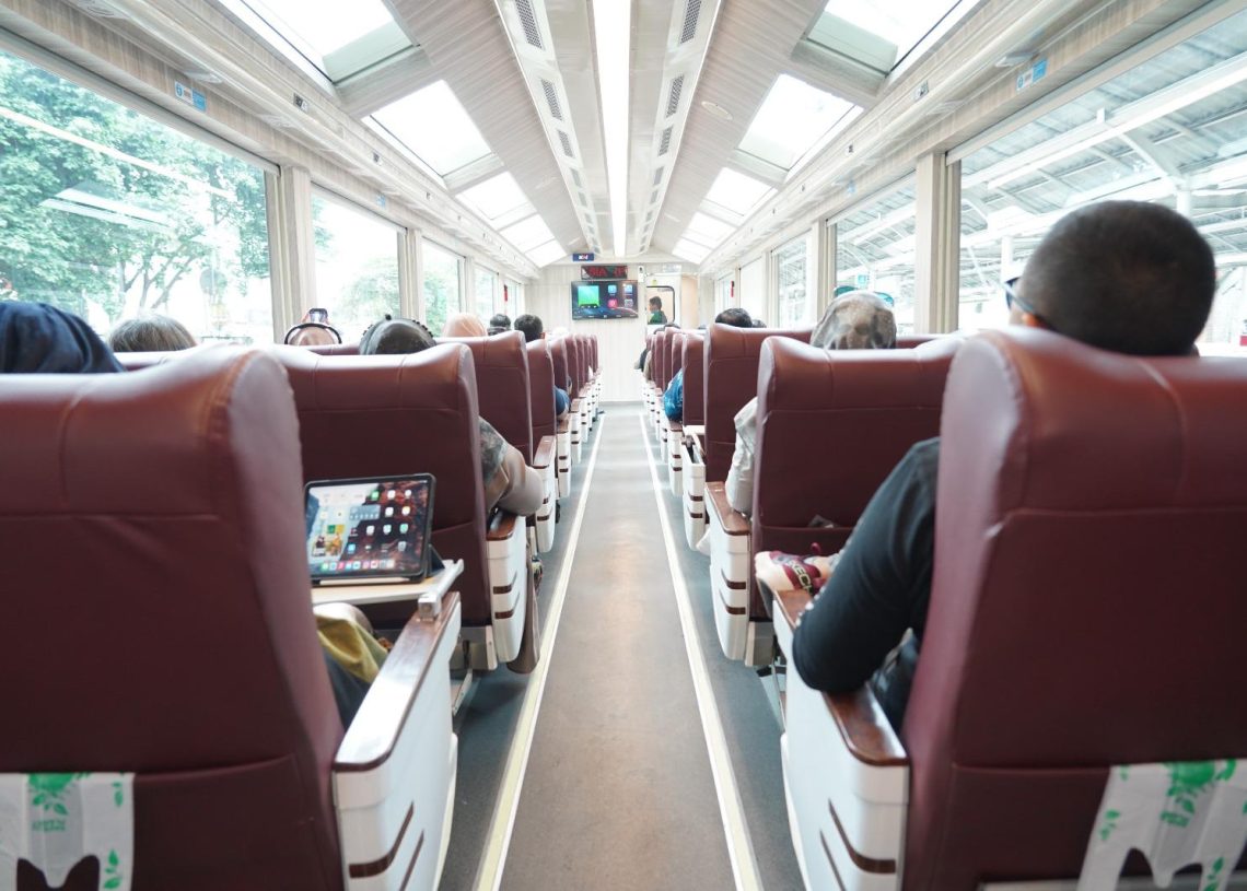 Kereta Panoramic: Menyulap Rel Jadi Panggung Wisata