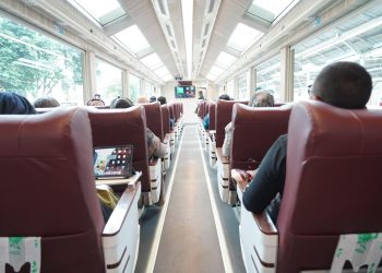 Kereta Panoramic: Menyulap Rel Jadi Panggung Wisata