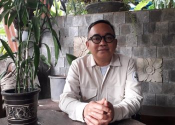 Pengamat ekonomi dari Unpas, Acuviarta Kartabi mengatakan KAI harus menjaga perannya sebagai transportasi rakyat sekaligus menjawab kebutuhan modernisasi dan efisiensi bisnis.