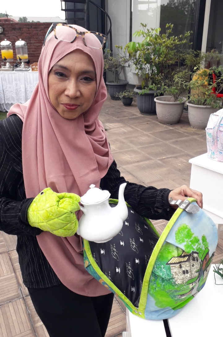 Nana Betti Horstink perkenalkan tas teh handmade