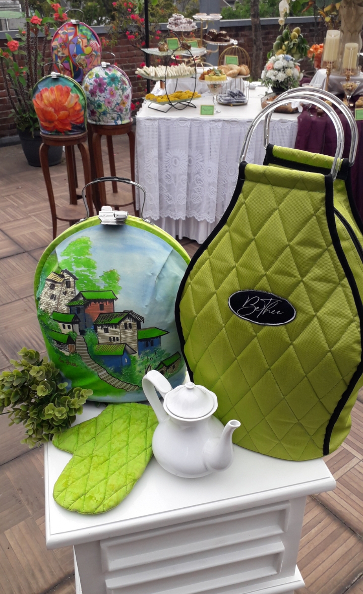 Kositi, produk pemanas teh handmade yang dipadukan dengan seni lukis.