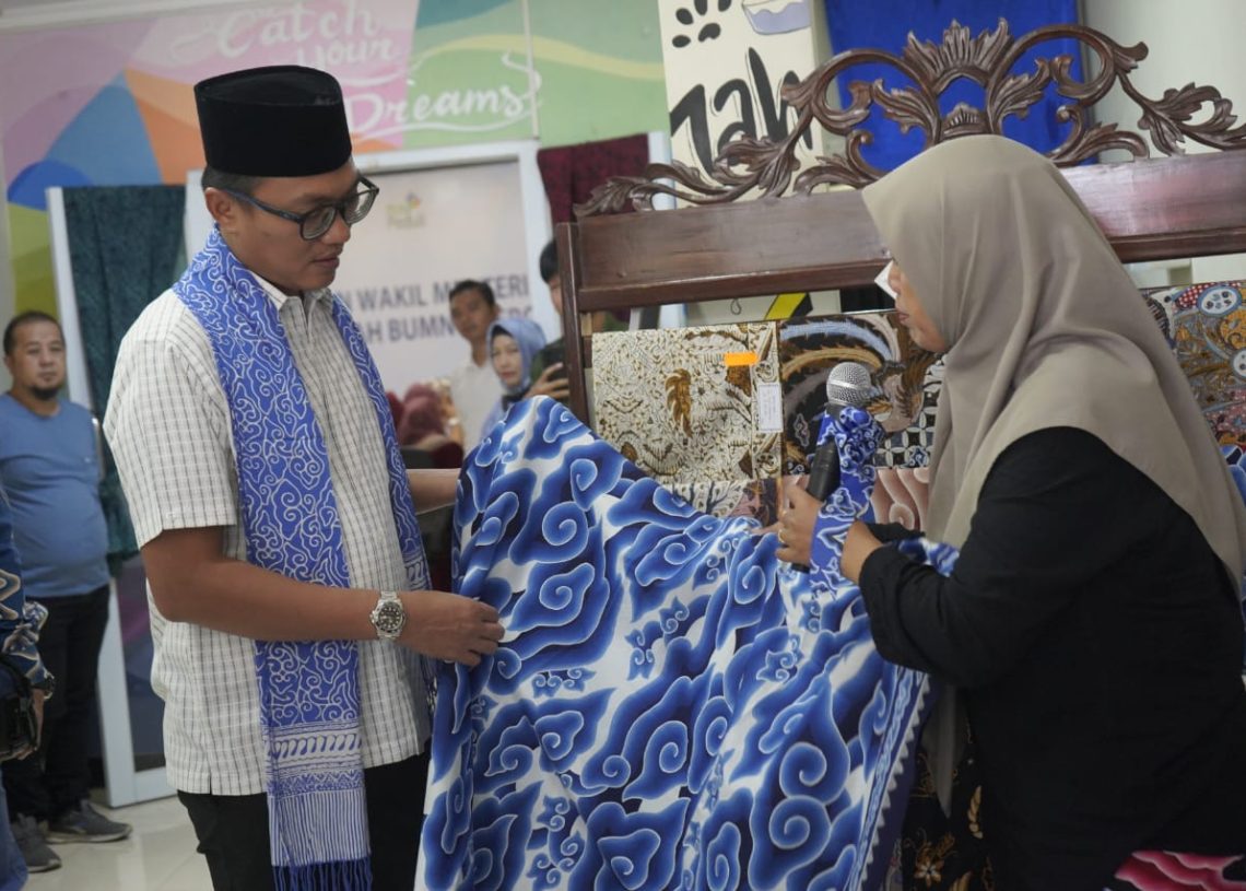 Wamen BUMN Apresiasi UMKM Tangguh Binaan PLN di Rumah BUMN Cirebon