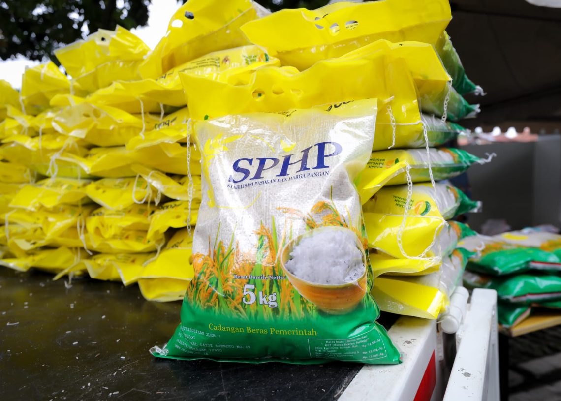 Ras Terkuat Dunia Serbu GPM Kota Bandung Demi Sembako Terjangkau