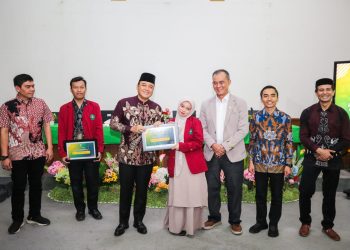 Pemkot Bandung Salurkan Bansos RMP, 115 Mahasiswa Uninus Terbantu