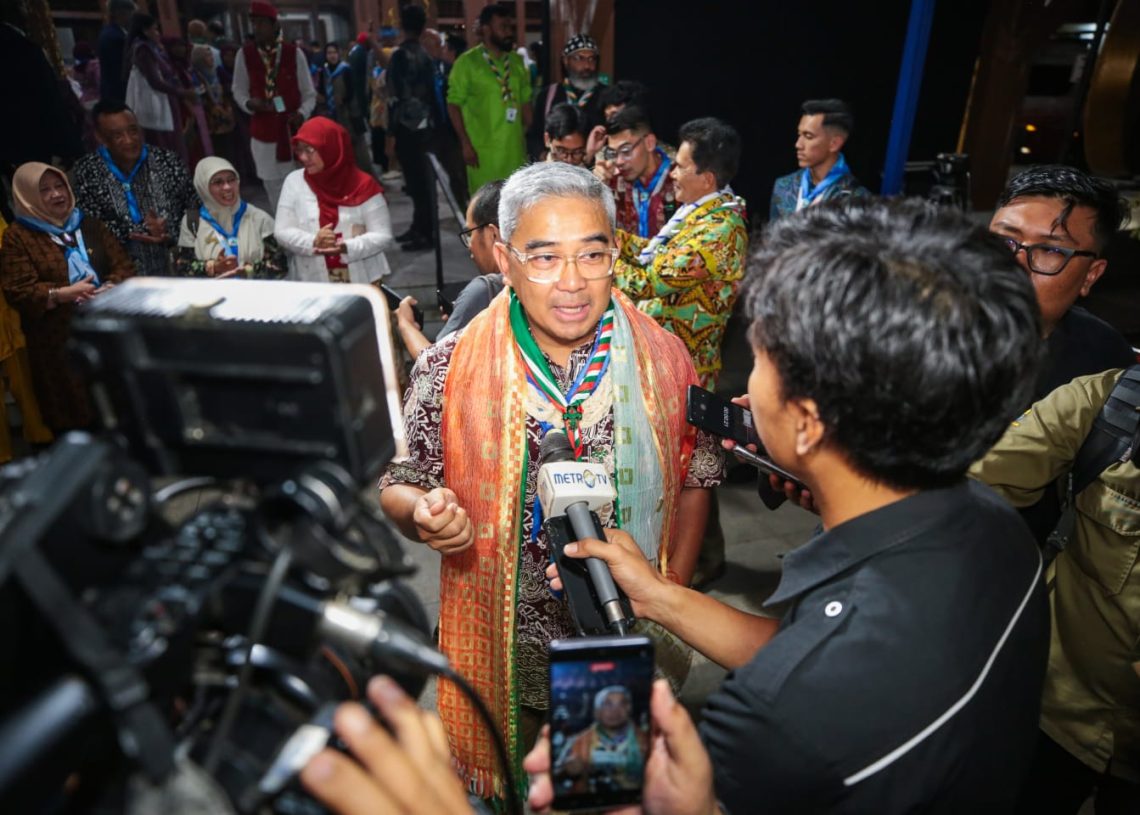 Wali Kota Bandung Klarifikasi Polemik Gaji Fantastis DPRD