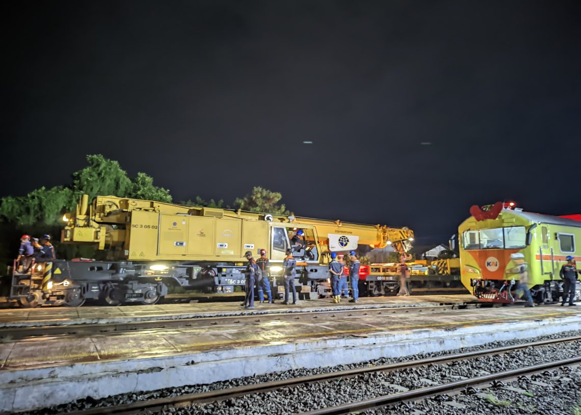 Evakuasi Selesai, Jalur KA Kedunggedeh Kembali Aman