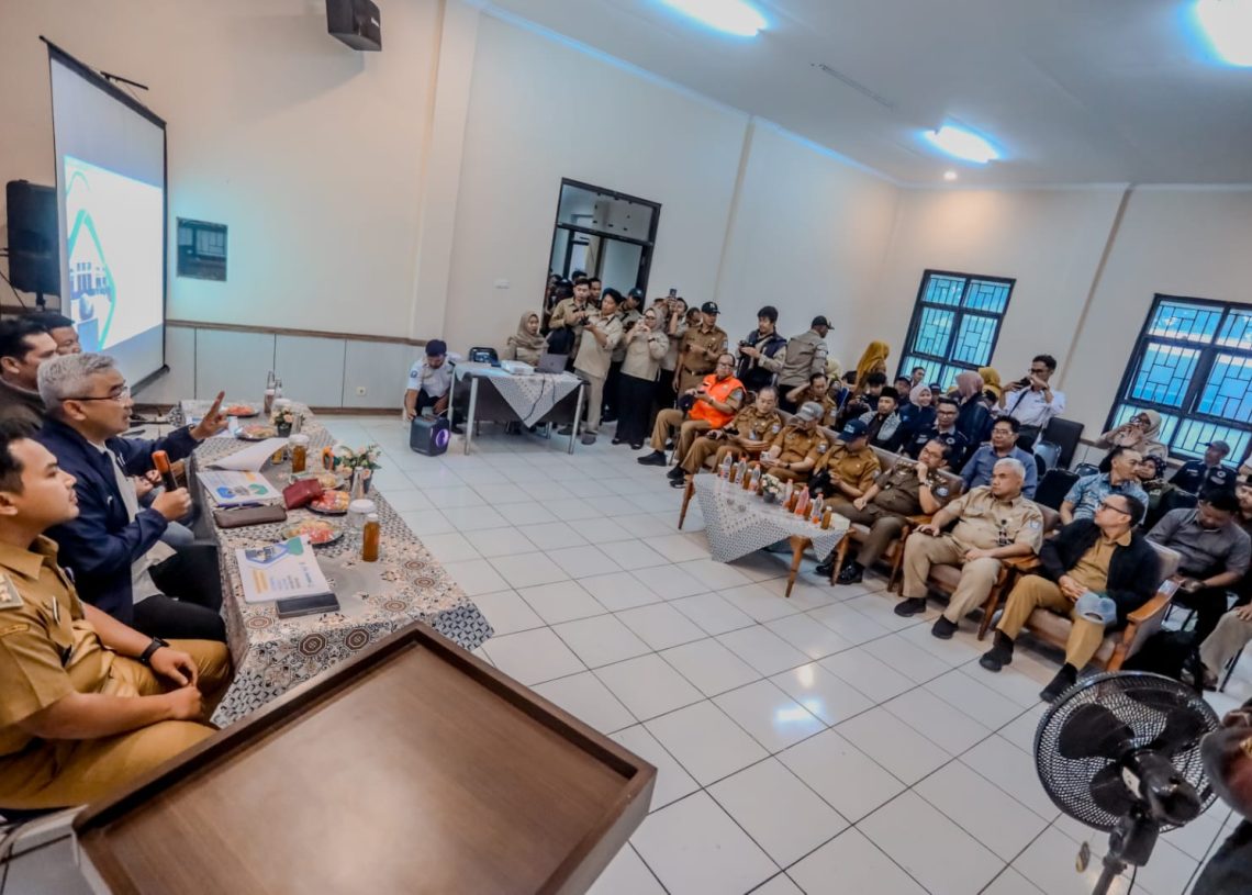 Farhan Minta Solusi Permanen Atasi Banjir di Cimincrang