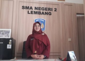Kepala Sekolah SMA N 2 Lembang Anni Kristanti Yunandami