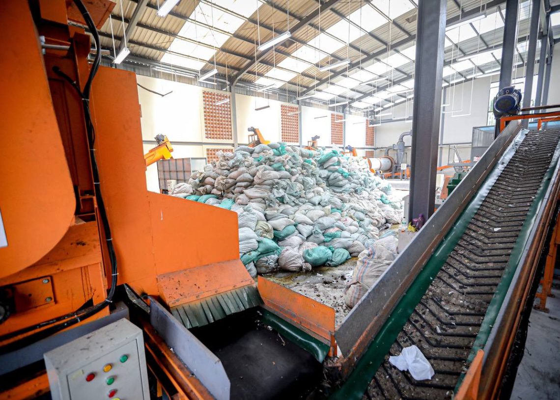 Bandung Terancam Krisis Sampah Januari, Pemkot Ajukan Tambahan Anggaran Rp90 Miliar