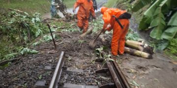 Keselamatan Kalahkan Kecepatan! Daop 2 Bandung Hentikan Perjalan KA