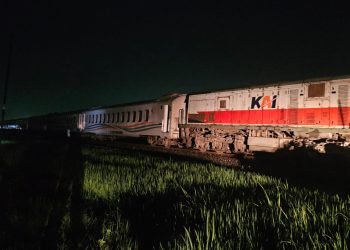 KA Menoreh Tertemper Truk di Dompyong, Jalur Hilir Sempat Lumpuh