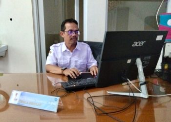 Kepala Sekolah SMAN 9 Agus Hasan Sadzili, S.Pd paparkan berbagai program unggulan disekolahnya. (Foto : Denny S)