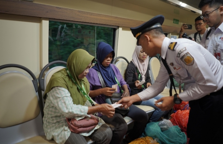 Kereta Khusus Petani KAI Layani 11 Ribu Penumpang dalam Dua Bulan
