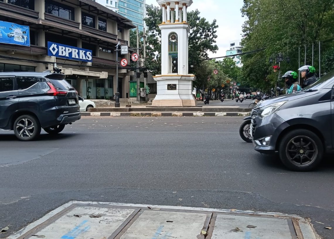 Farhan Tegur BUMD Bandung Soal Galian Jalan Tak Rapi