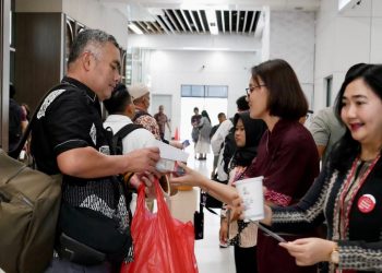 KCIC Bagikan 13 Ribu Takjil Gratis untuk Penumpang Whoosh Selama Ramadan