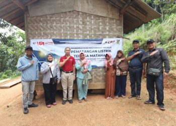 UPI Bantu Warga Rongga Nikmati Listrik Lewat Panel Surya