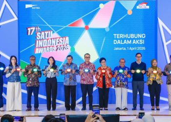 Juri 17th SATU Indonesia Awards 2026 sekaligus Dosen Fakultas Kedokteran Universitas Indonesia Prof. Nila Moeloek (kedua kanan), Penerima Apresiasi SATU Indonesia Awards Tahun 2013 sekaligus Fasilitator Desa Sejahtera Astra Mekanira, Purbalingga, Jawa Tengah, Rizki Dwi Rahmawan (kanan), dan Head of Brand Communications Astra Yudha Prasetya (kedua kiri) saat sesi bincang inspiratif AstraTalks: 17th SATU Indonesia Awards 2026, Rabu 1 April 2026. foto: istimewa