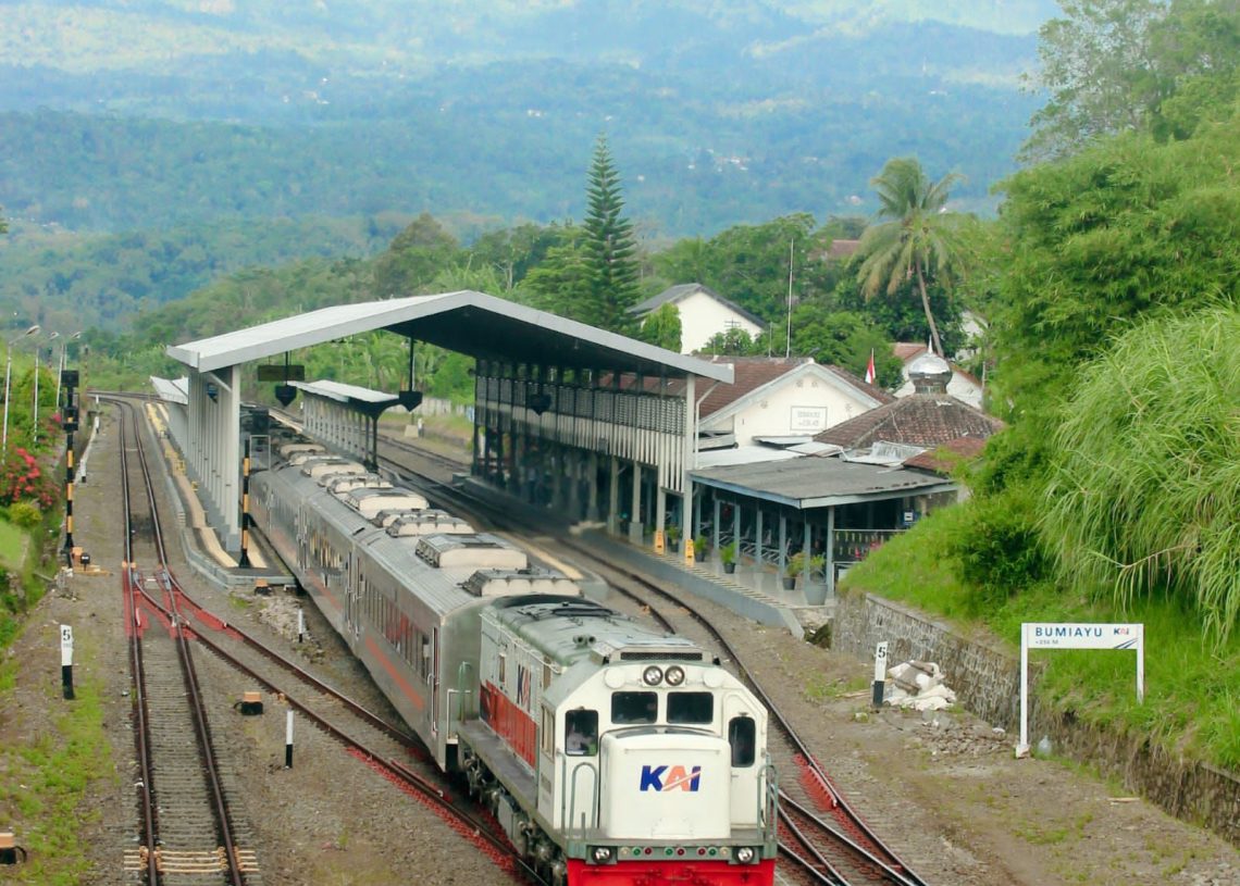 Evakuasi Rampung! Jalur KA Bumiayu Dibuka, Kecepatan Masih Dibatasi